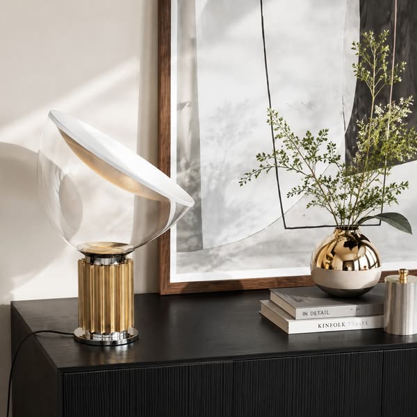 Taccia Tischleuchte mit Modernem Glasdesign