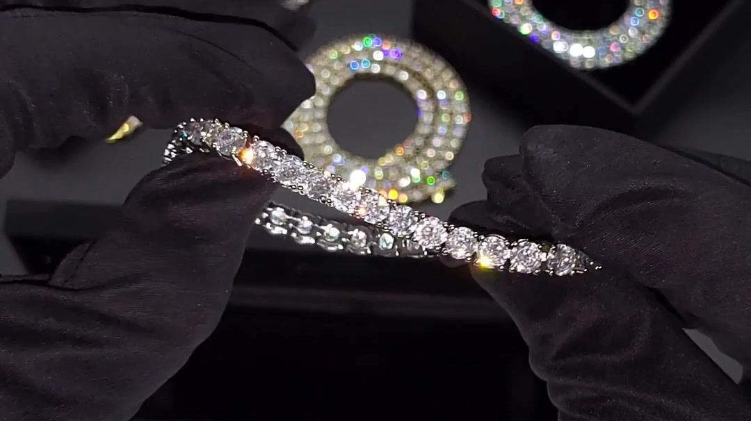 Jewelry that makes the difference.