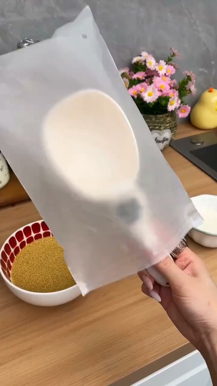 Stop Guessing. Scoop & Weigh with Ease!