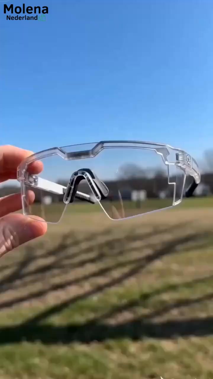 Past zich automatisch aan aan het zonlicht