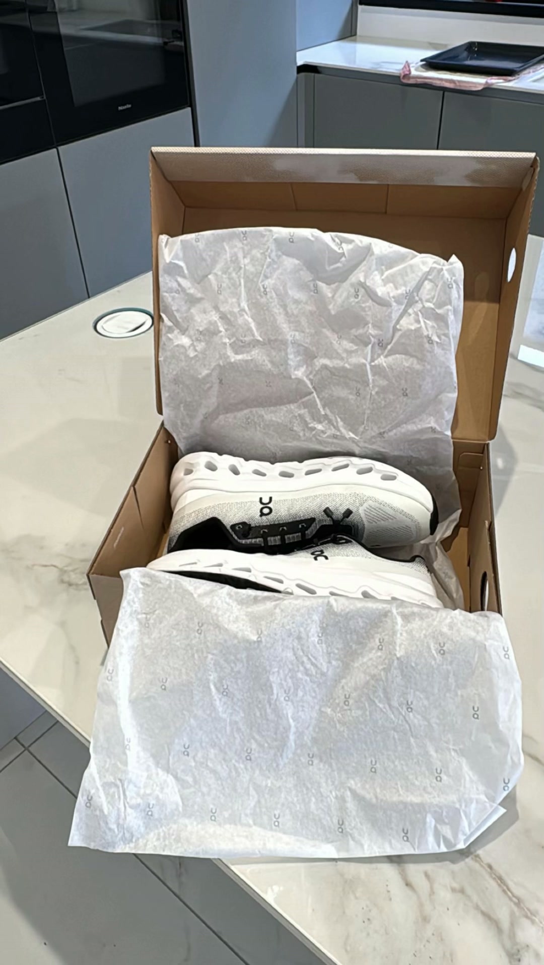 La même paire... pas au même prix!