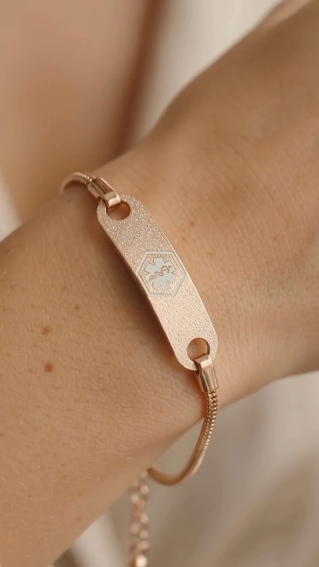 Personalized Medical ID Adjustable Bracelet Engraved with Name Emergency Survival Wristband for Women Men