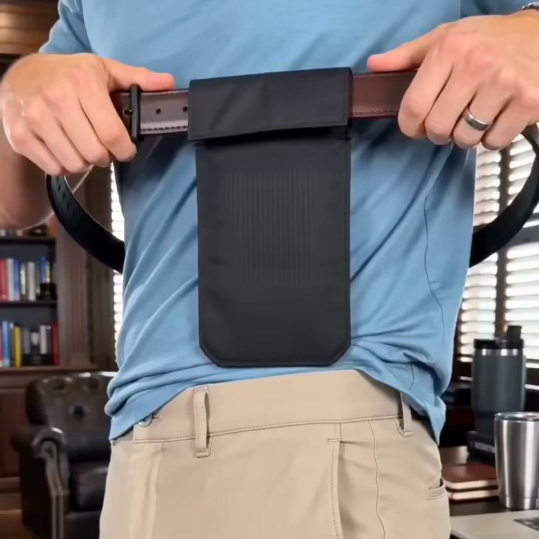 Keep Your Passport, Phone & Cash Close While You Travel
