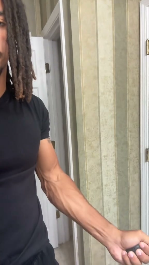 Your Arms Grow. Your Forearms Don't.
