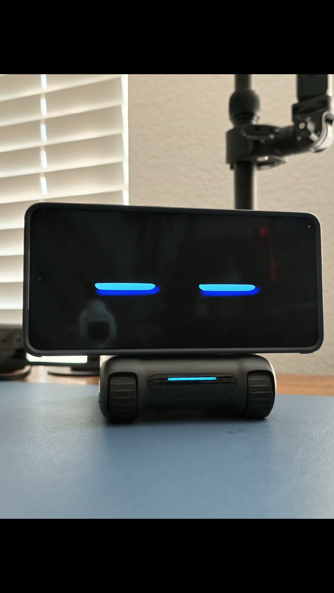 LOOI Robot: Turn Your Smartphone into a Desktop Robot!