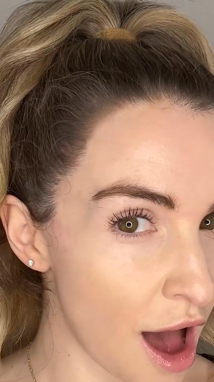 Fuller-Looking Hair Instantly