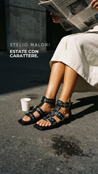 8030: sandalo in pelle con borchie, €84,50