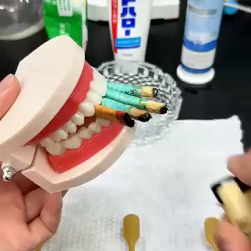 Niacinamide Foaming Charcoal Toothpaste