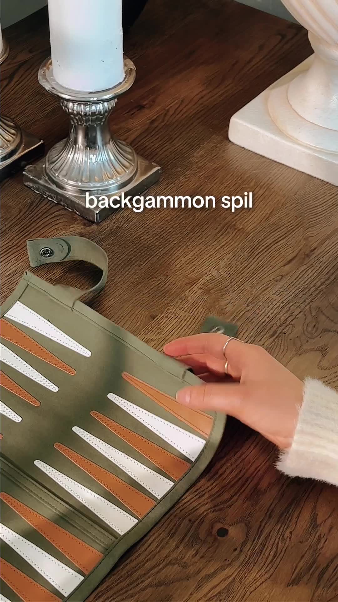 Ægte hygge med vores rejsevenlige backgammon!