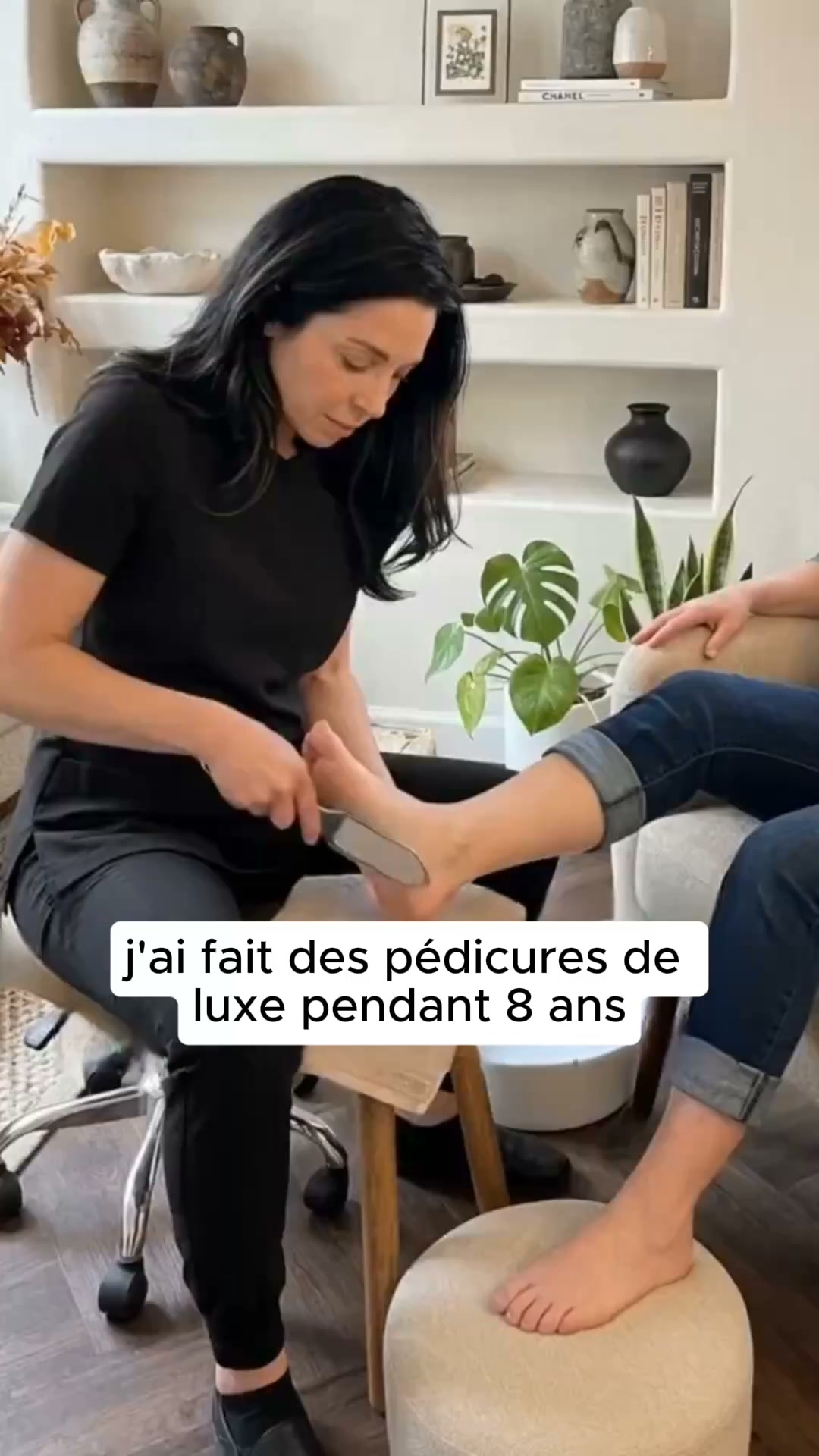 Pourquoi les femmes de plus de 50 ans délaissent la pédicure au profit de cette alternative