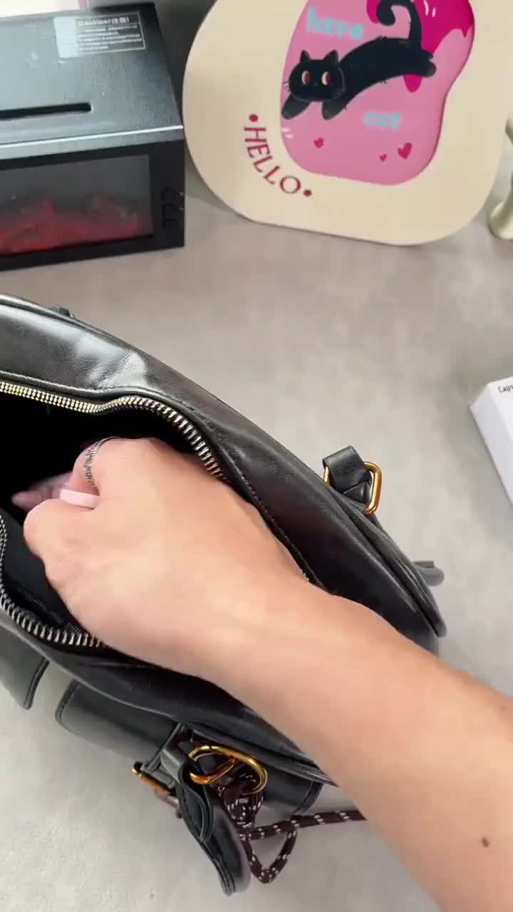 Mini chargeur portable avec câble intégré