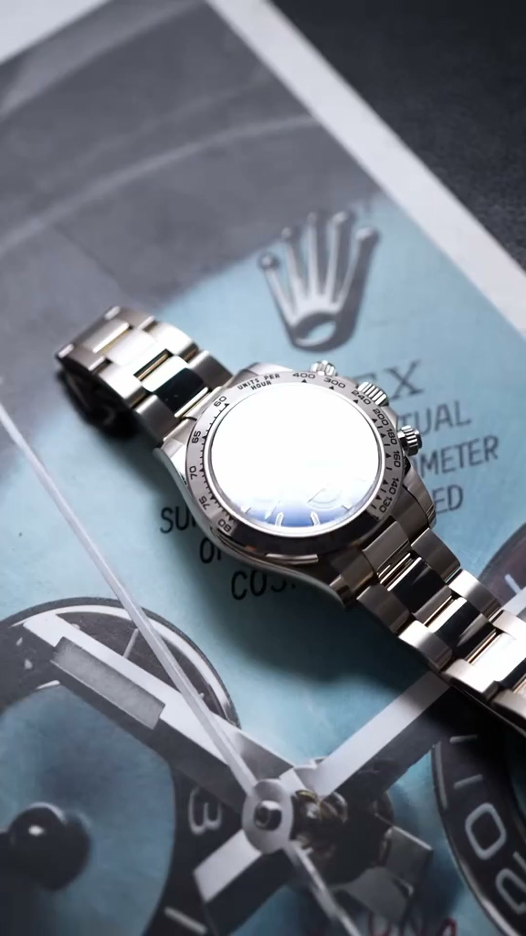 Give the Gift That Never Goes Out of Style.