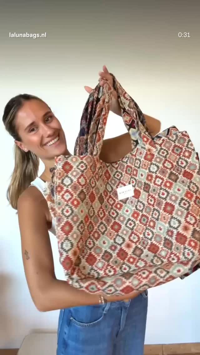 Anúncio de La Luna Bags
