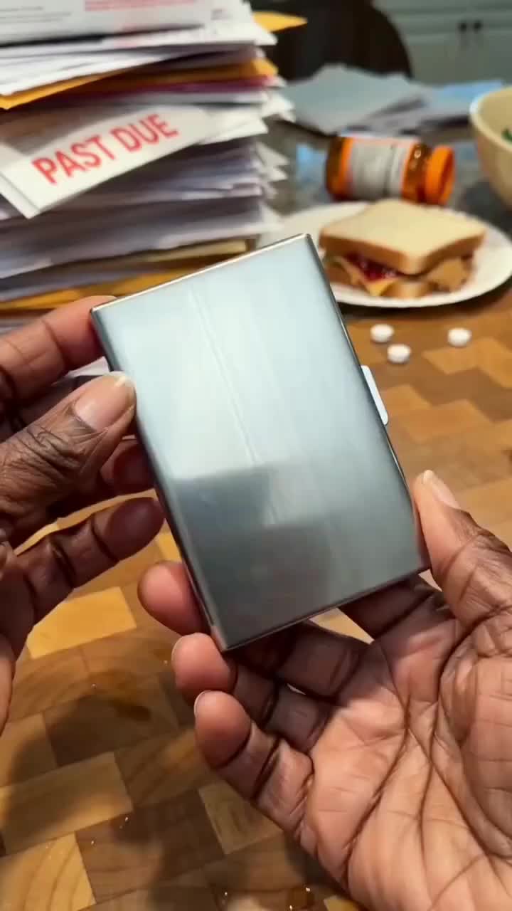 Dites adieu aux cartes pliées !