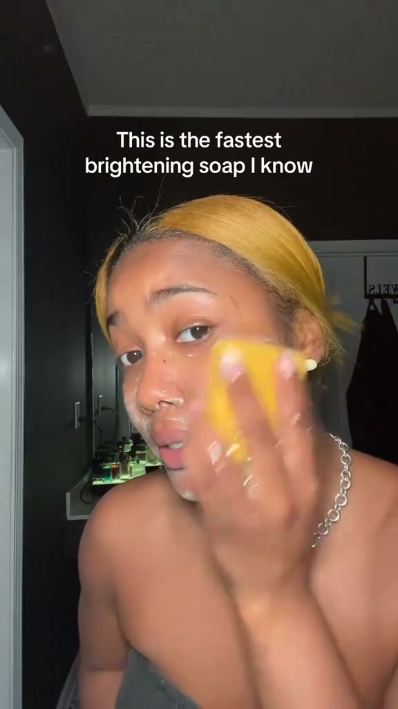 Helps Reduce the Look of Dark Spots