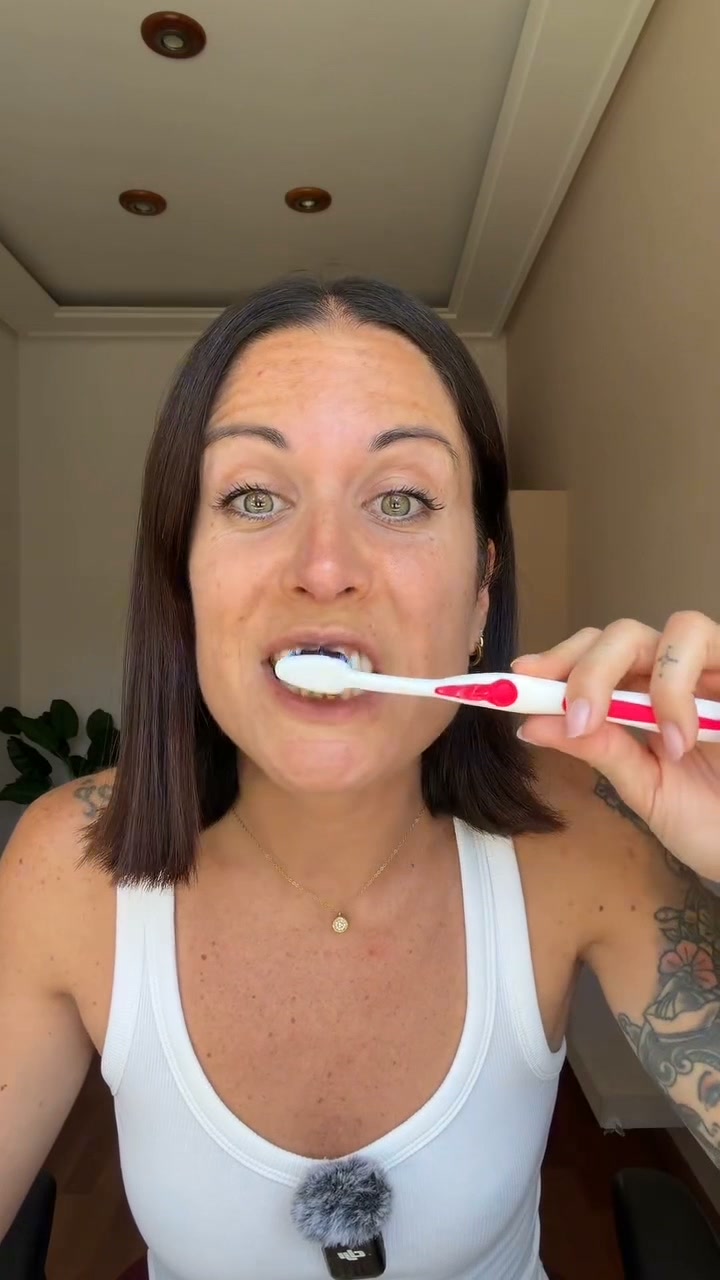Mira este vídeo si quieres tener una sonrisa más blanca