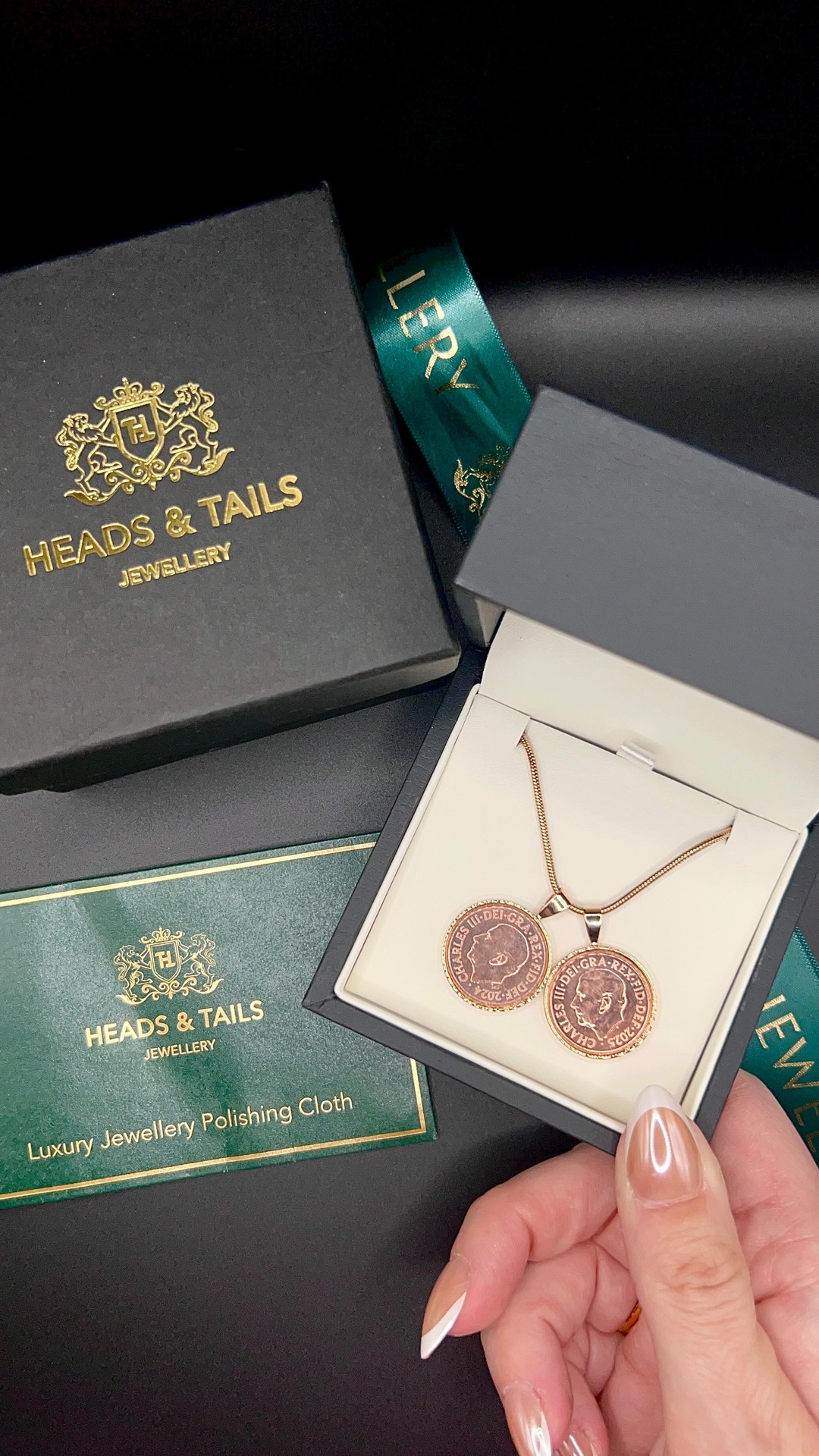 Anúncio de Heads and Tails Jewellery