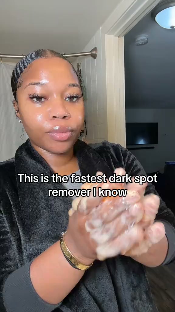 Helps Reduce the Look of Dark Spots