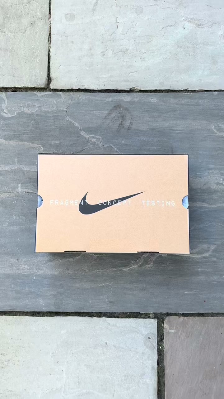 Futuristic Air Style + 3 Free Socks
