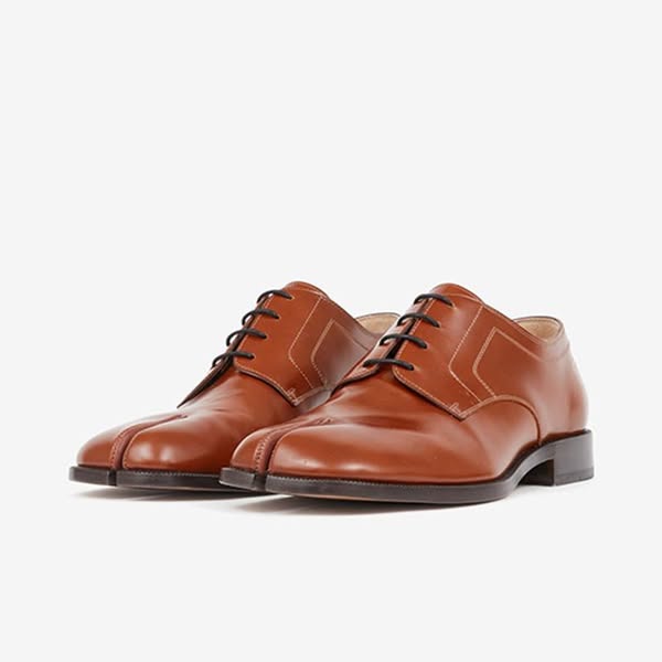 Classic-Proportion Split-Toe Brogue Shoes