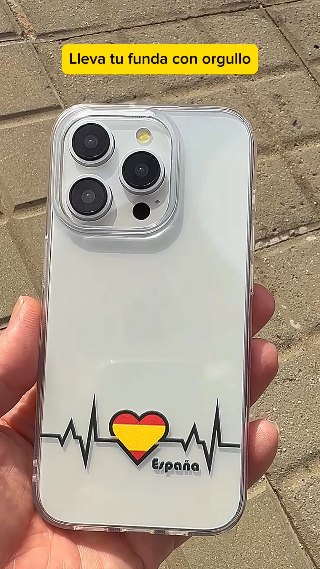 Personaliza tu funda con la bandera de España y tu nombre grabado.