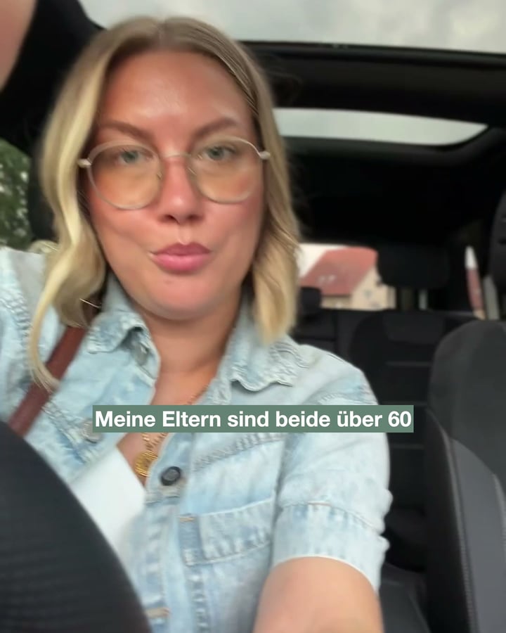 Deine Eltern schlafen schlecht? Vielleicht liegt es an alten Kissen.