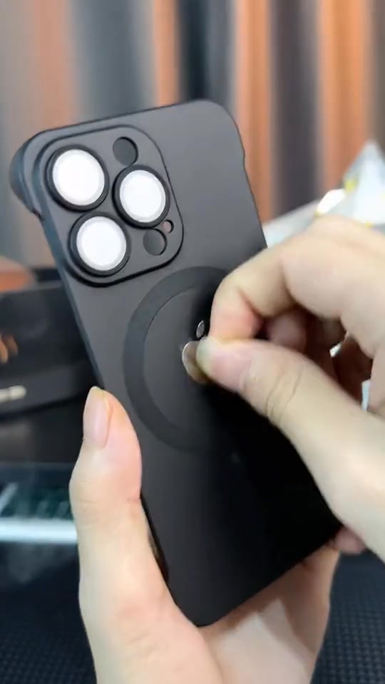 Ultra-Thin MagSafe Bumper – Barely There Magic