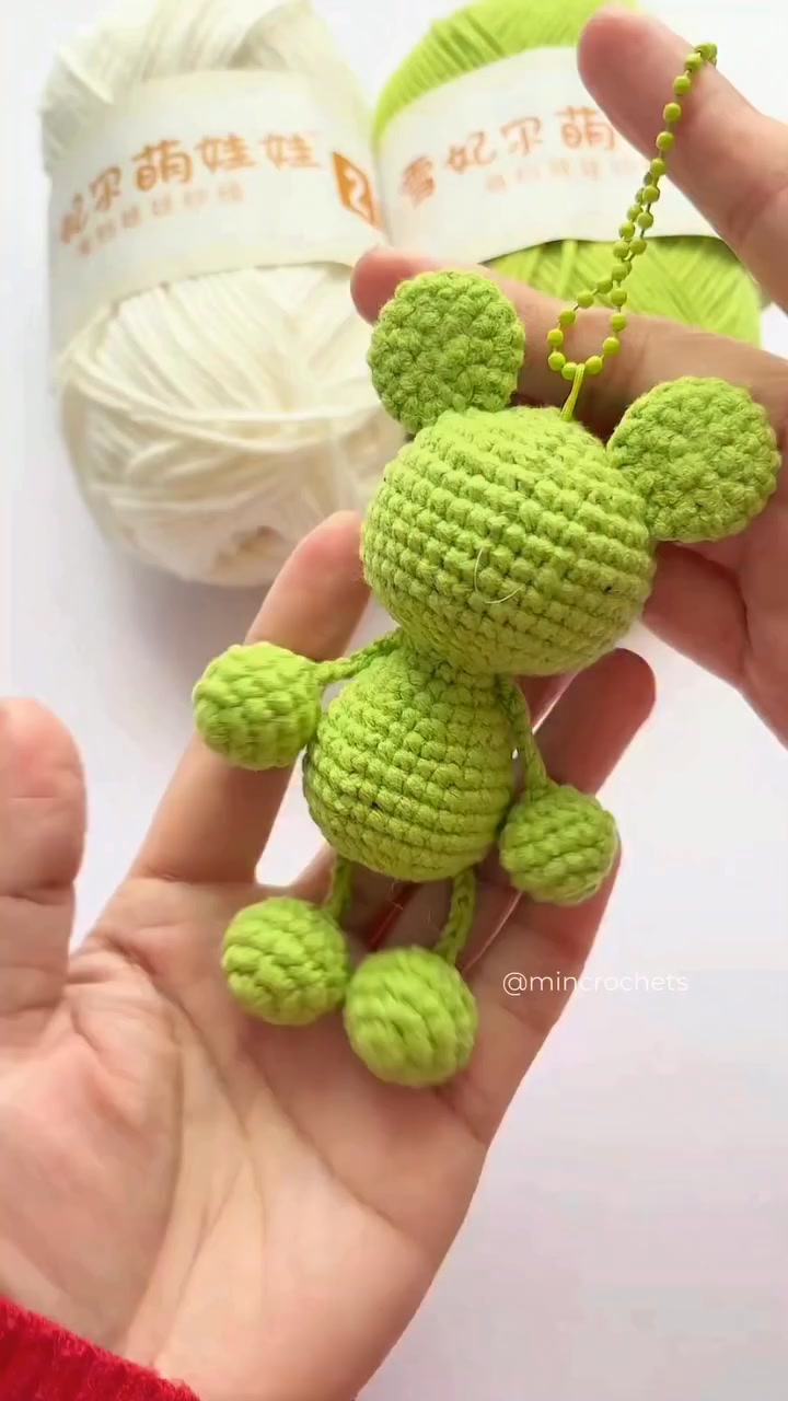 crochet your own leggy frog