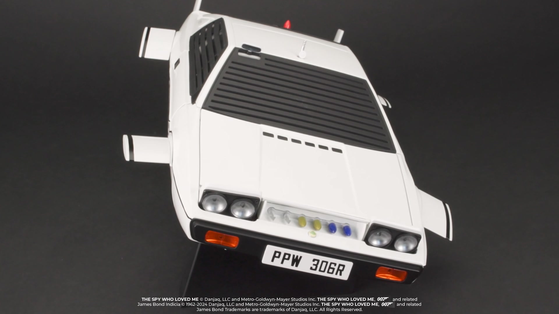 Der Lotus von James Bond im Maßstab 1:8