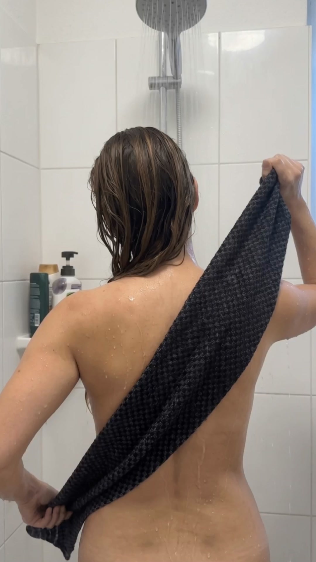 Deine Dusche reinigt nicht. Das hier schon.