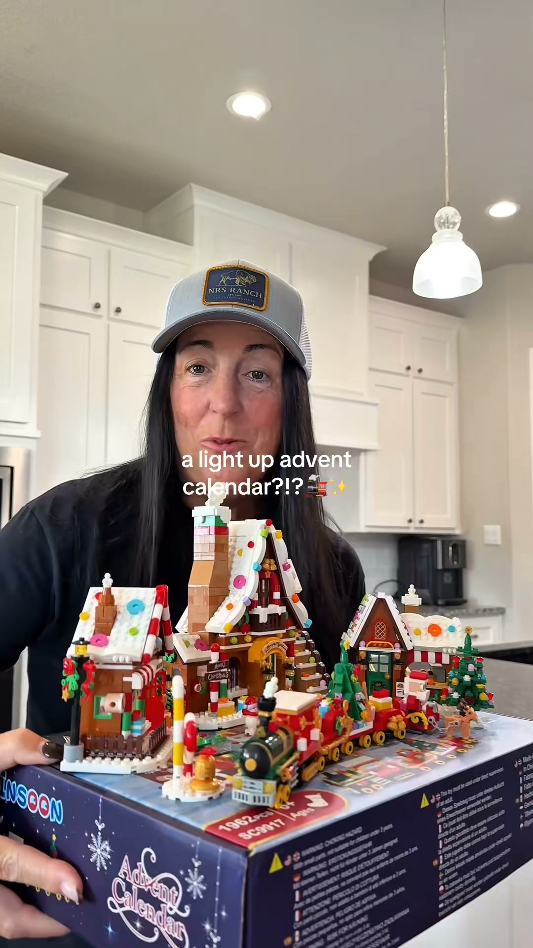 Adventskalender 2026 Lebkuchenhaus Mini-Klemmbaustein-Set mit Licht