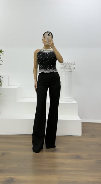 Ensemble robe de soirée noire dos nu orné de perles €168.75