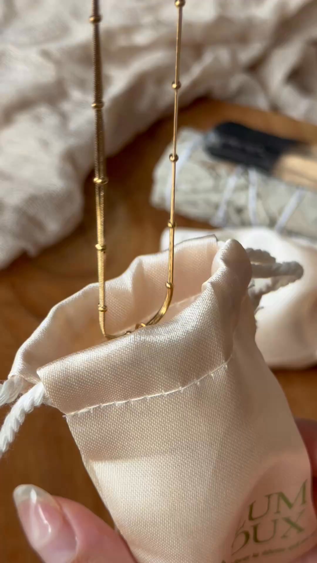 1 talisman acheté = 1 bracelet offert (quantités limitées)