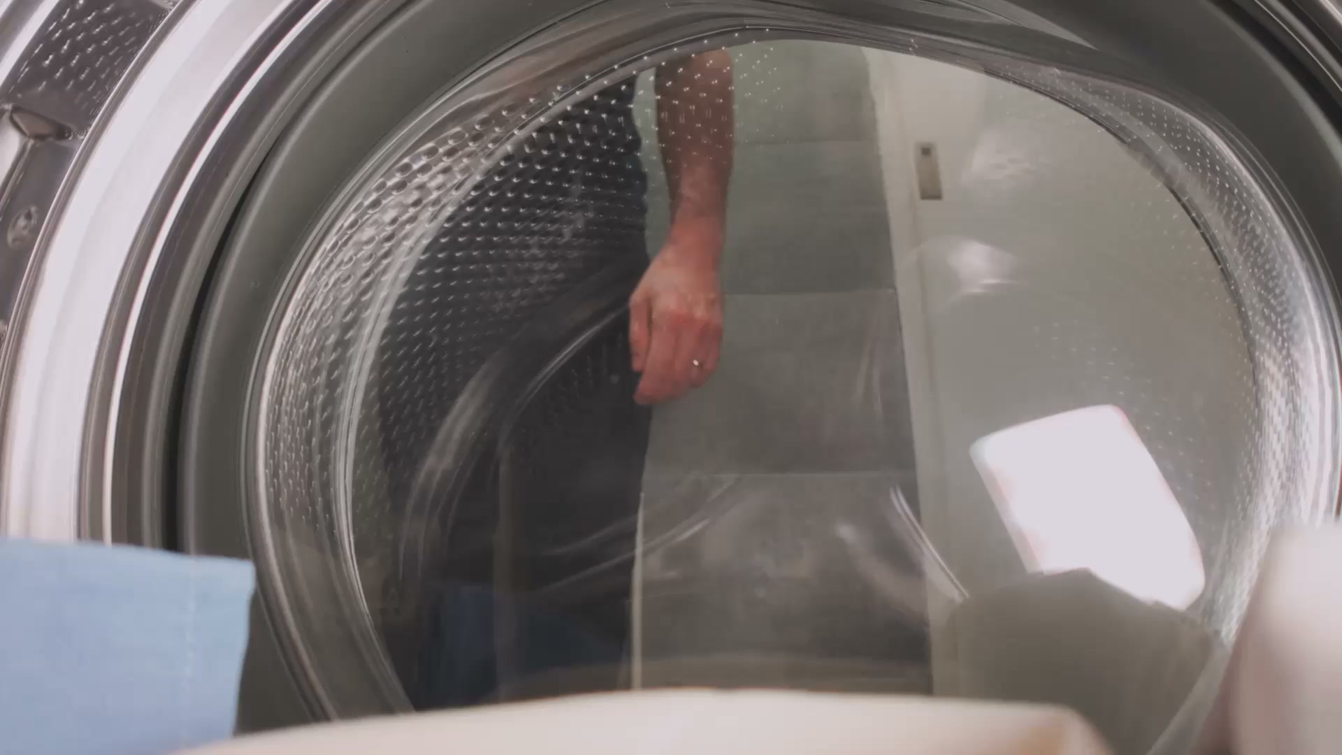 Hands-Free Auto-Ironing While You Prep the Kids
