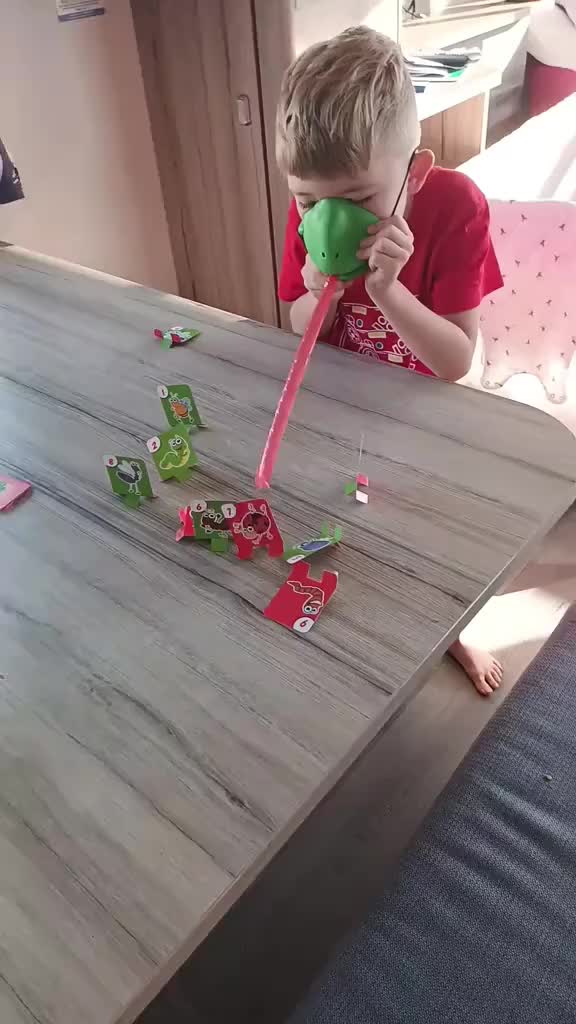 chameleon tongue shooting game
