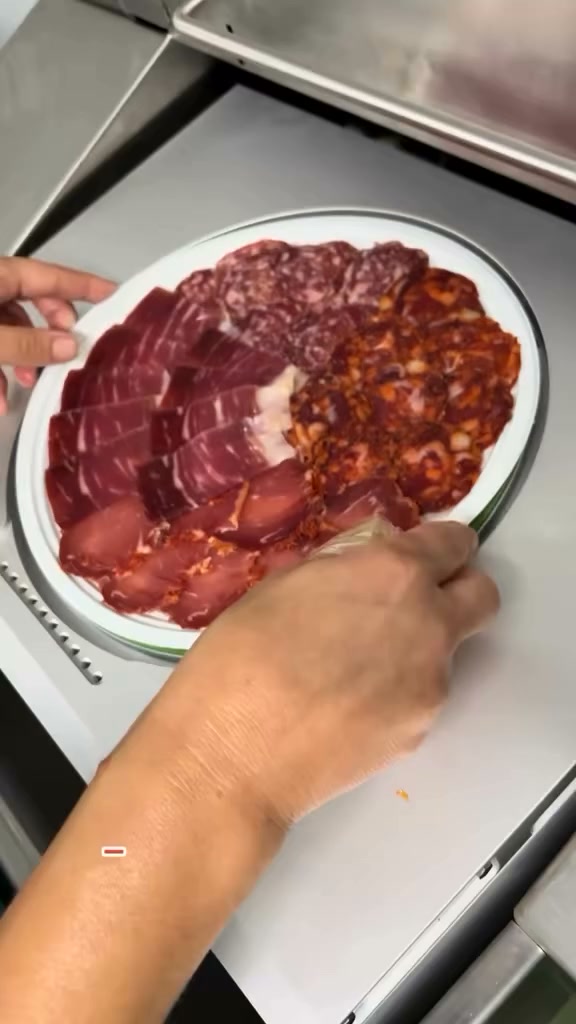 Esto sí es picoteo serio.