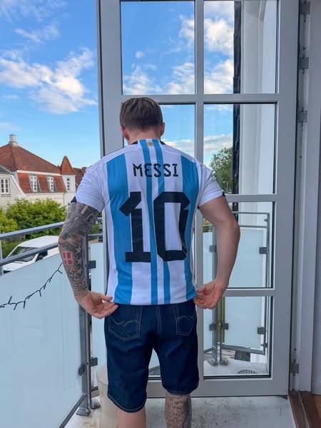 Se vores Messi trøjer