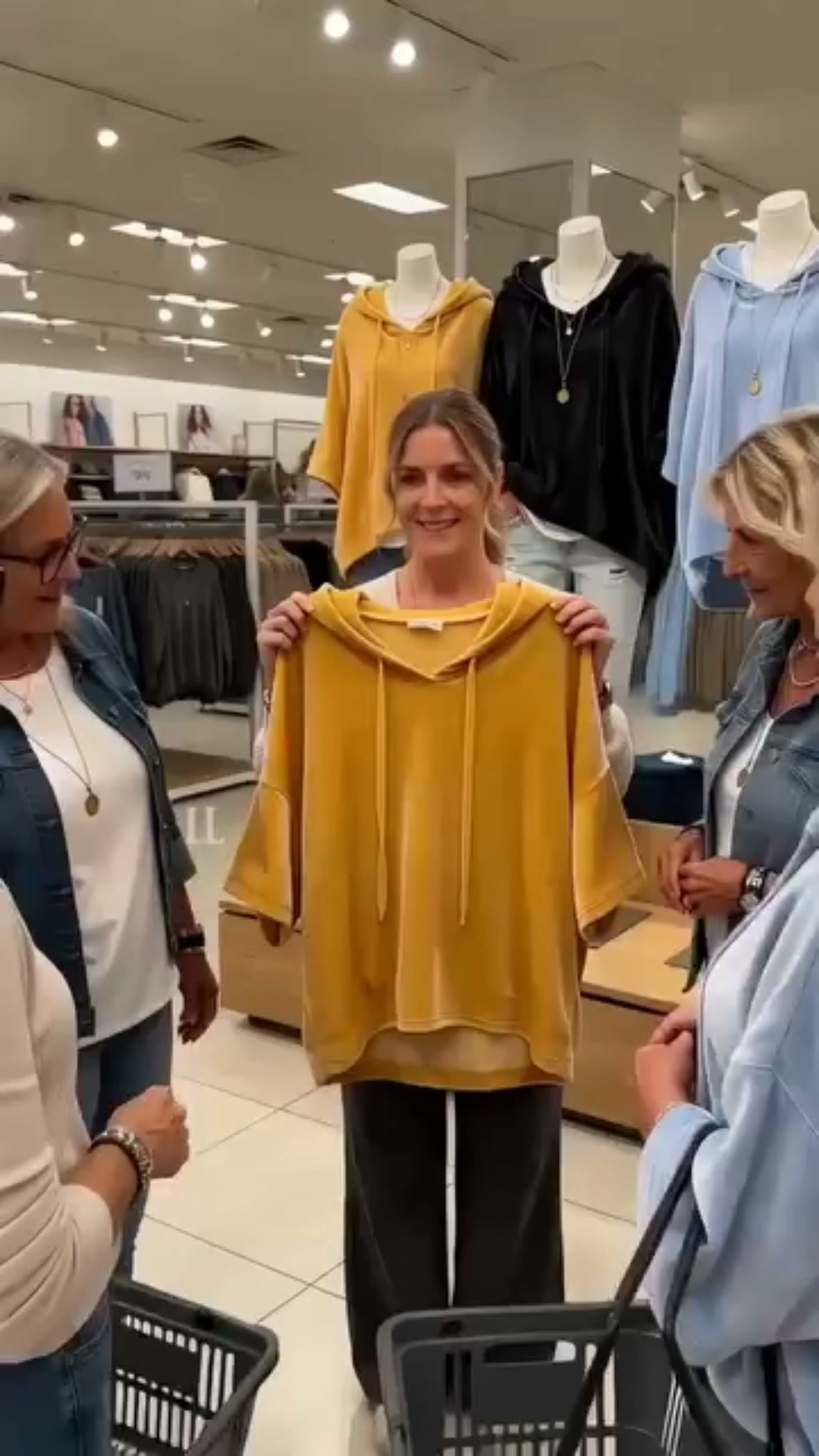 Minimalistischer Velours-Hoodie für Damen – Lässig, weich & vielseitig