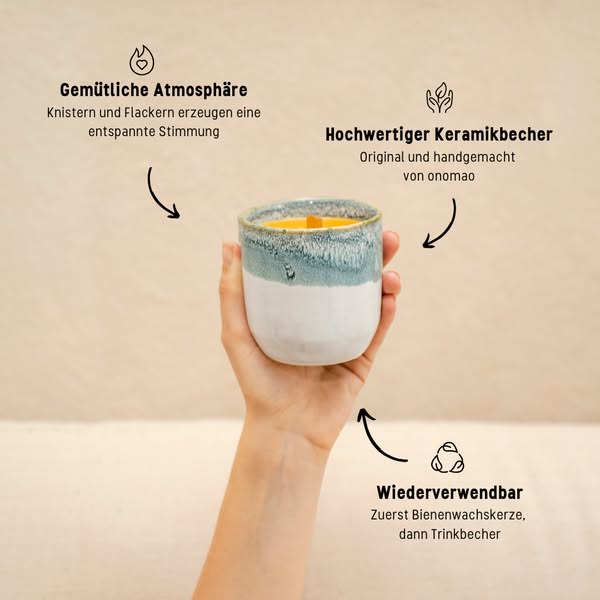 Bienenwachskerze im Keramikbecher