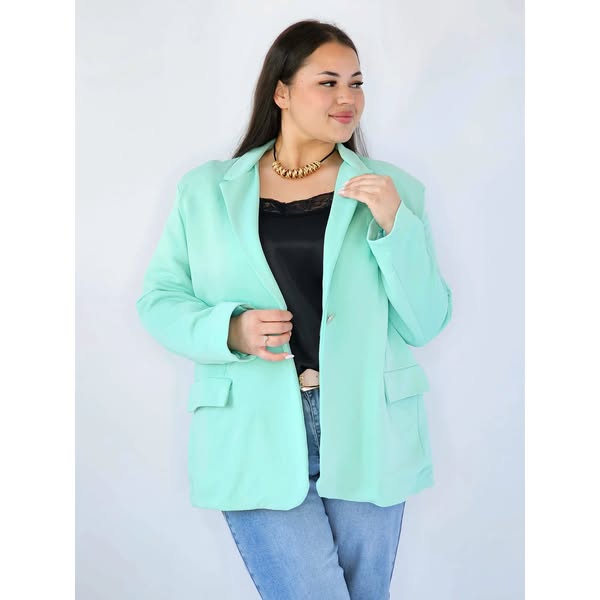 Marynarka plus size – elegancki fason dla kobiet XXL na każdą okazję