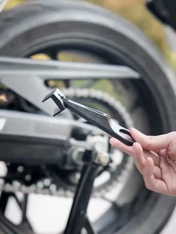 Tool For Applying Chain Lubricant Without Mess