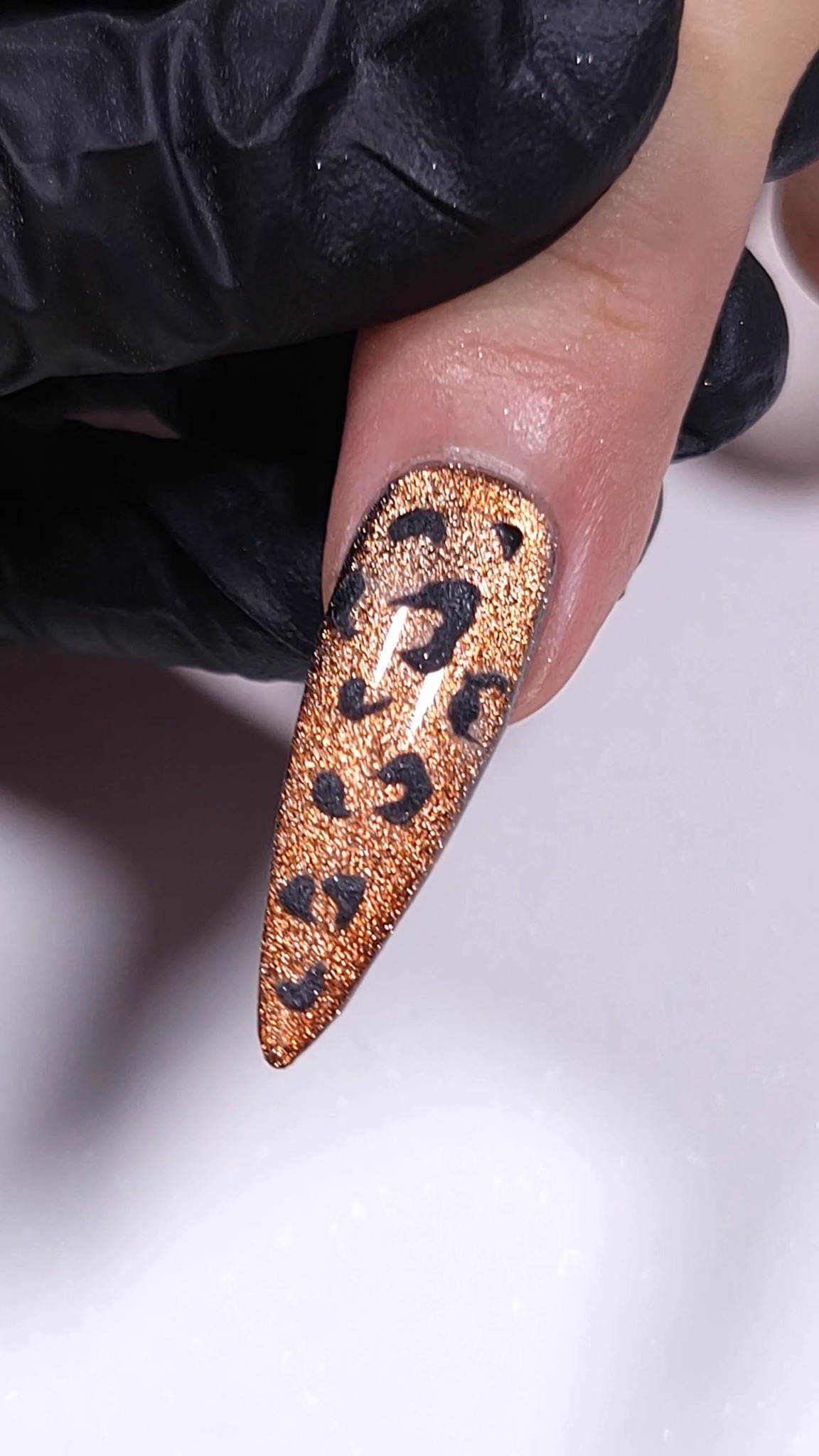 Anúncio de Bright Rainbow Nail