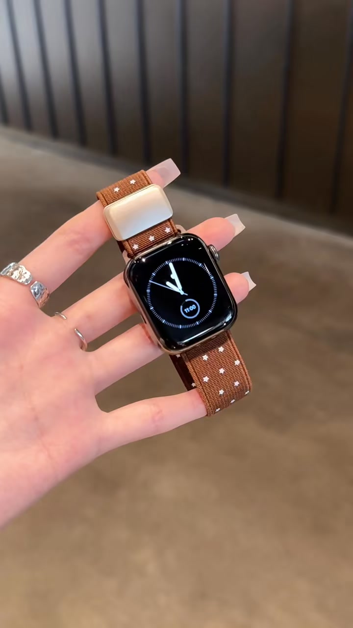 Cutest Polka Dot Apple Watch Strap!
