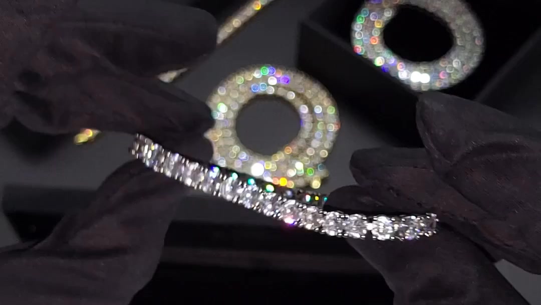 Jewelry that makes the difference.