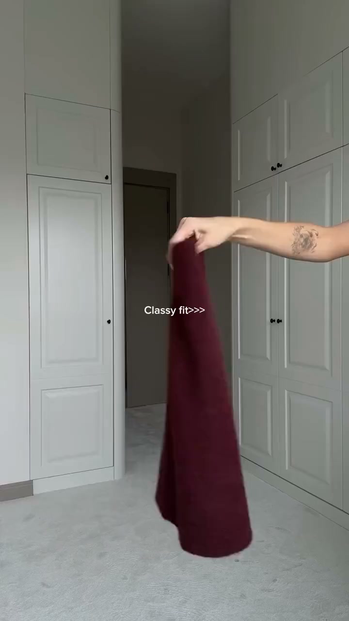 Eleganza autunnale: Completo Maglione + Gonna Bordeaux