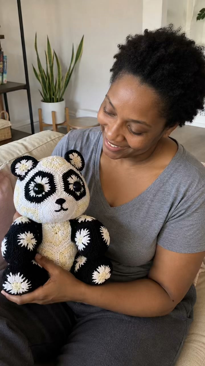 Crochetez un panda fleuri