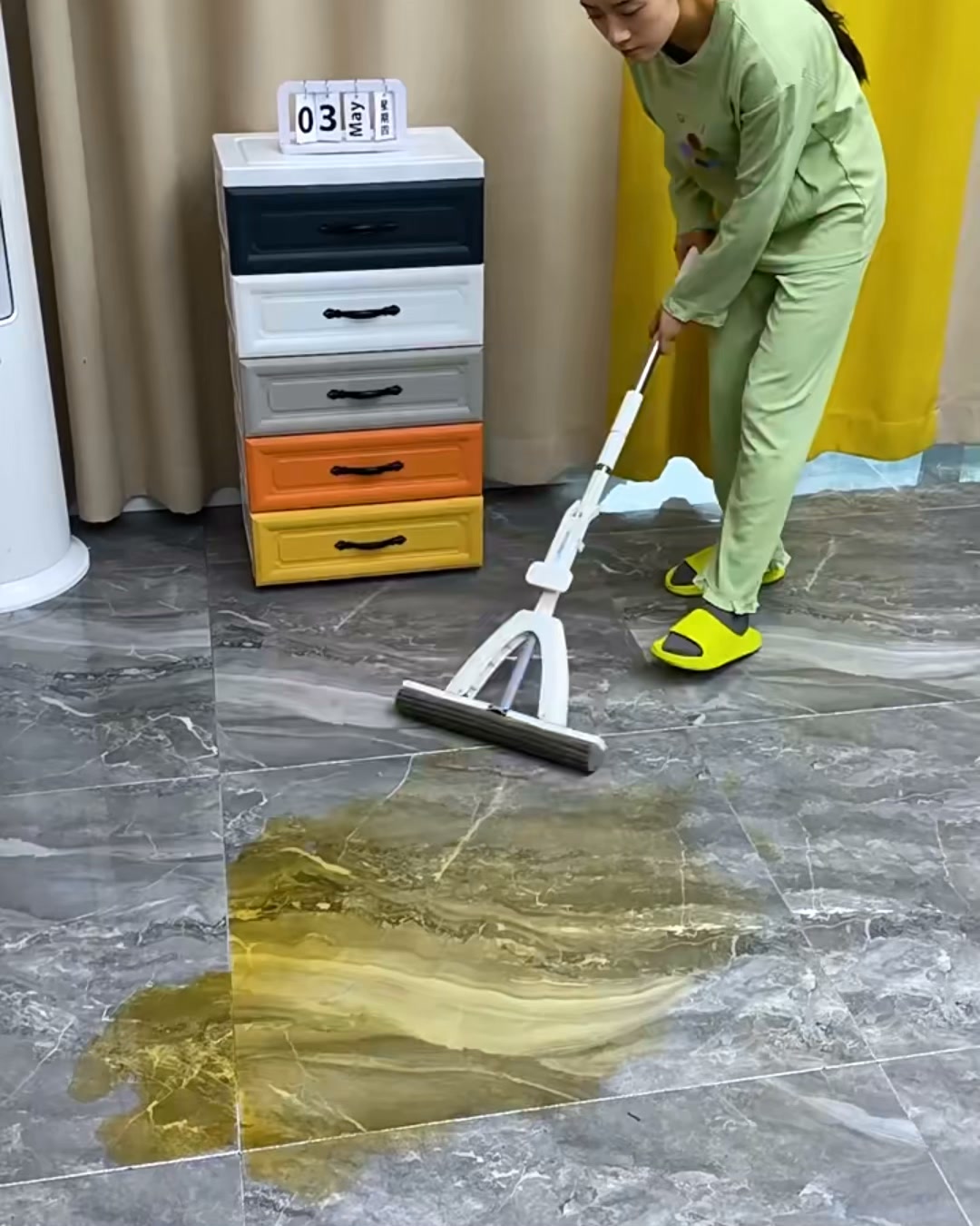 Effortless Spin Mop: Clean Faster & Easier!