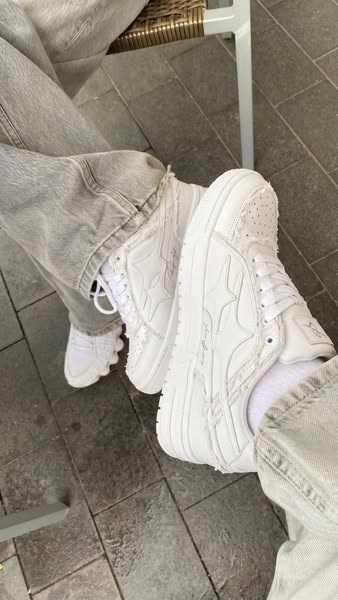 "AIRLINE" Cloud White