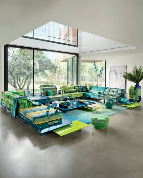 ROCHE BOBOIS | Greece | Official Website | French Art de Vivre