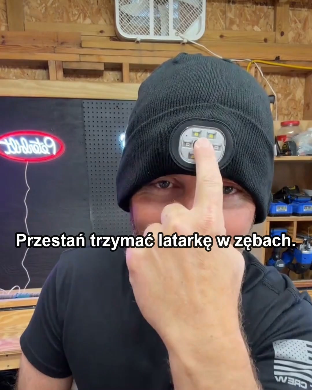 Przestań trzymać latarkę w zębach